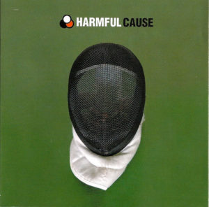Das Cover zeigt eine schwarze Fechtmaske vor einem grünen Hintergrund.