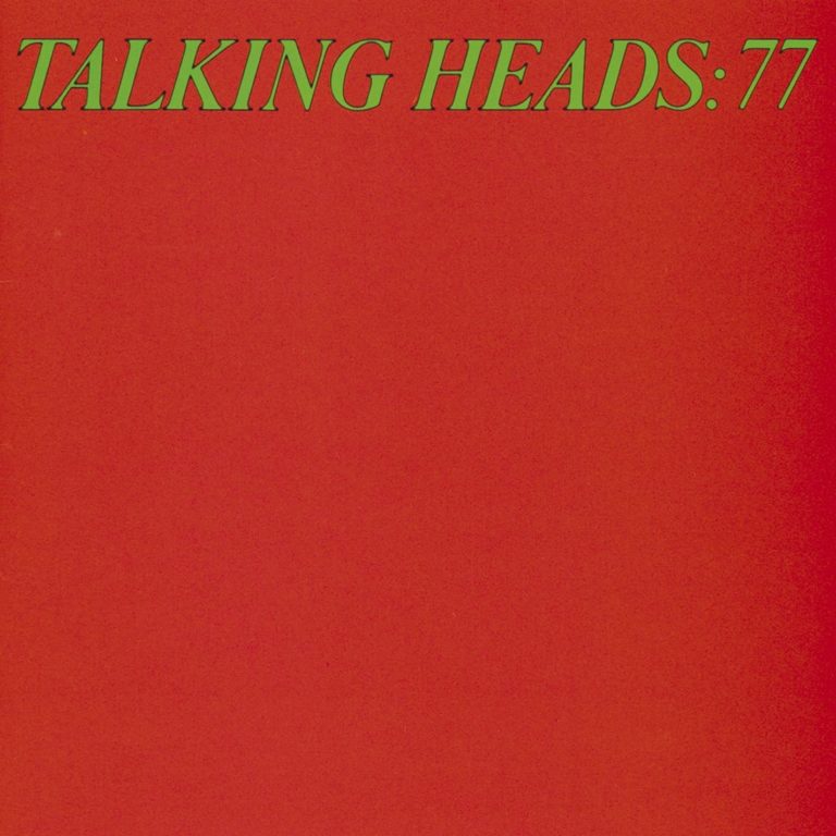 Albumcover von Talking Heads: 77 mit rotem Hintergrund und grünem Schriftzug.