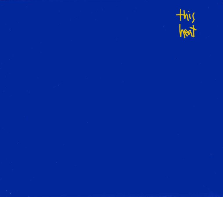 Albumcover von This Heat mit blauer Hintergrundfarbe und gelber Schrift.