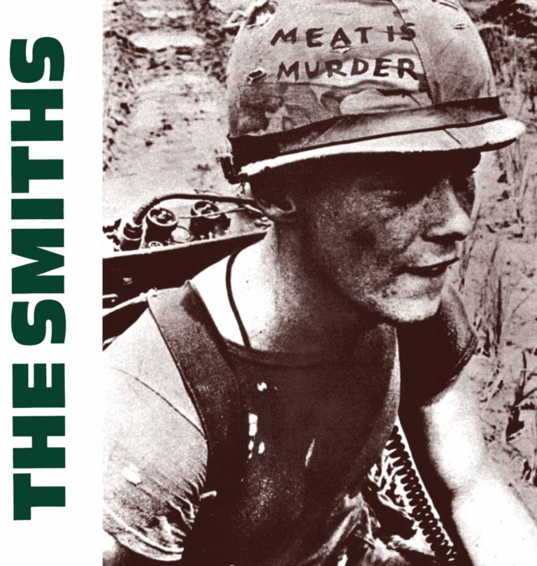 Albumcover von The Smiths mit einem Soldaten, der einen Helm mit der Aufschrift Meat Is Murder trägt.