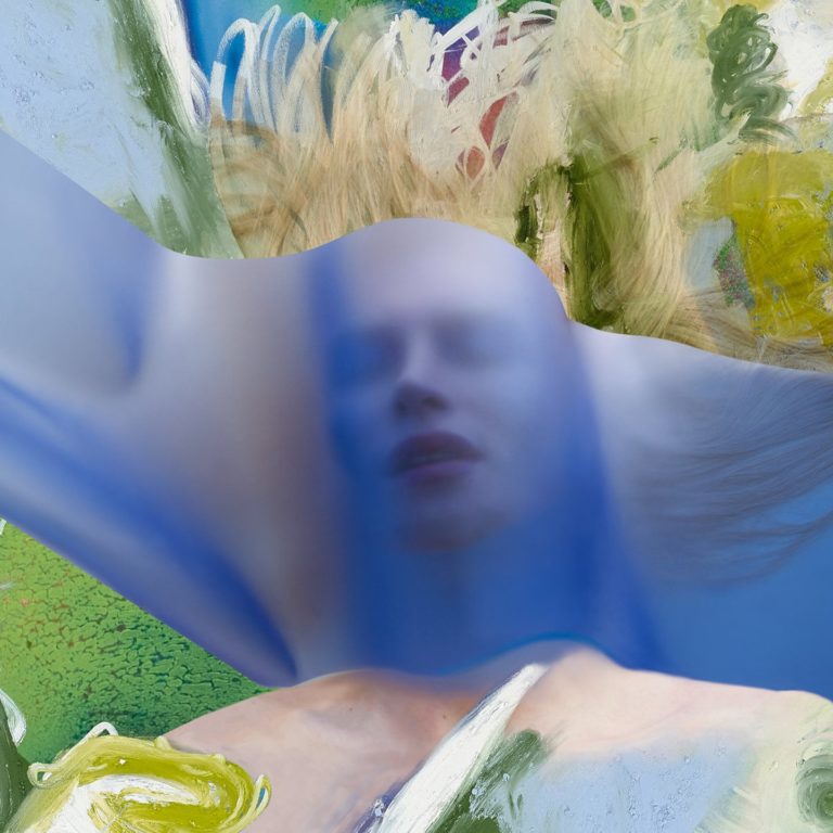 Abstraktes Coverbild mit verschwommener Person und bunten Pinselstrichen.