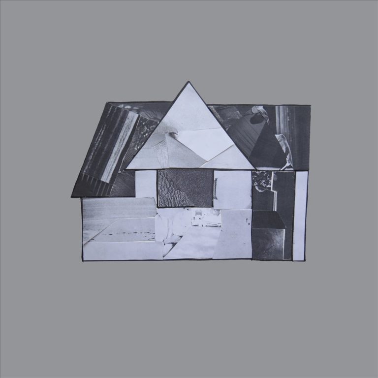 Collage eines Hauses aus schwarz-weißen Papierstücken auf grauem Hintergrund
