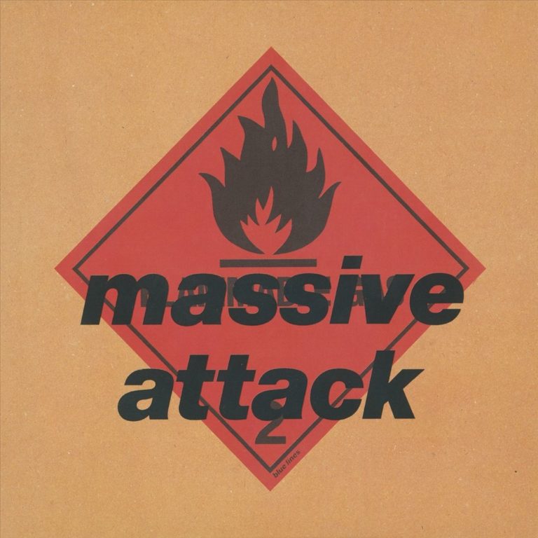 Rotes Warnsymbol mit Flamme und Schriftzug massive attack auf braunem Hintergrund.