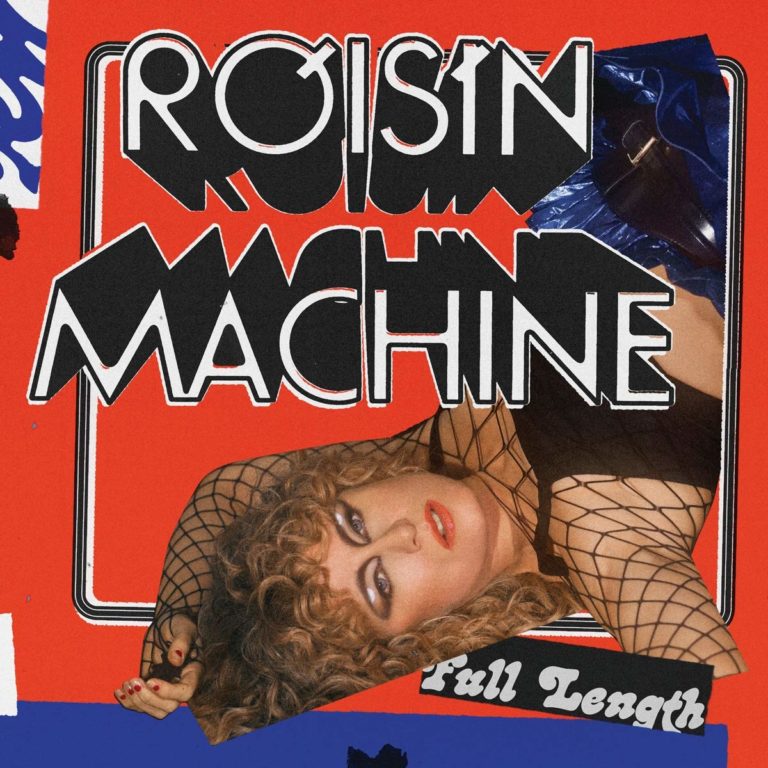 Frau mit lockigem Haar in Netzkleidung auf rotem Hintergrund mit Schriftzug Roisin Machine.