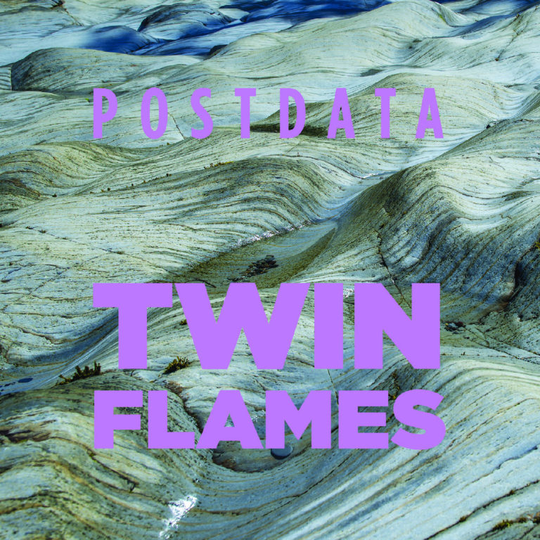 Strukturierte Felsformationen in Grün und Blau, durchzogen von organischen Wellenlinien – darüber in violetter Schrift der Albumtitel Twin Flames von POSTDATA.