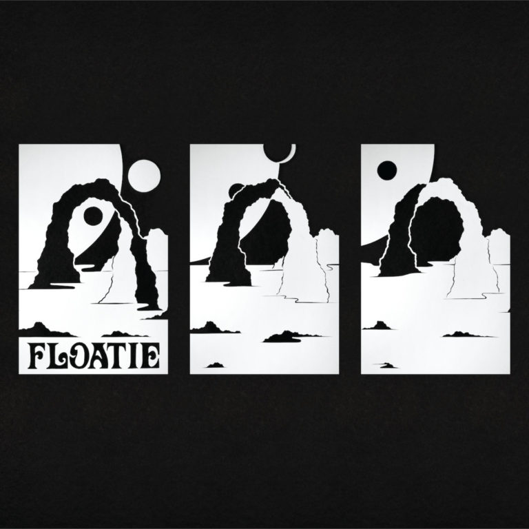 Dreiteilige Schwarz-Weiß-Grafik auf schwarzem Grund: Eine stilisierte Felsformation im Meer mit Sonne und Mond – Cover von Floaties Voyage Out.