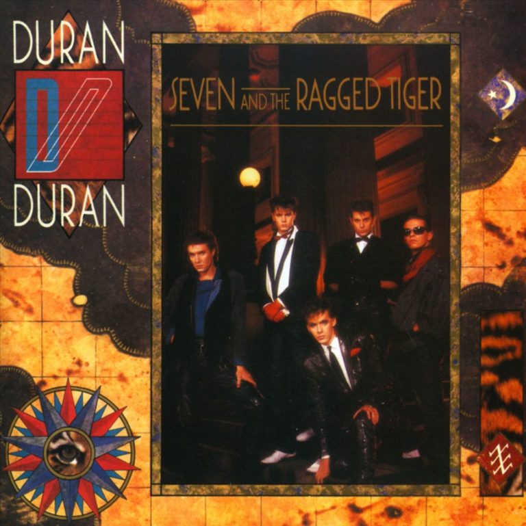 Albumcover von Duran Duran mit dem Titel Seven and the Ragged Tiger, zeigt die Band in eleganter Kleidung.