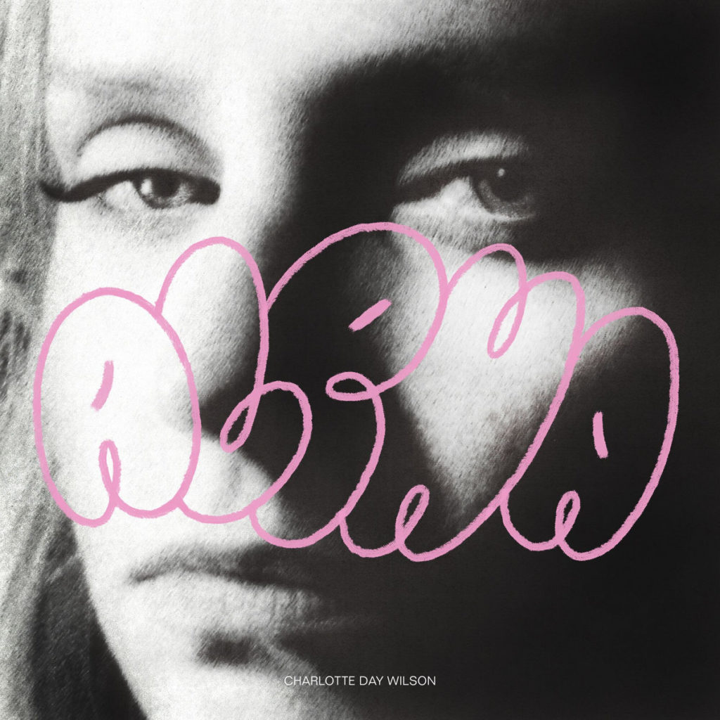 Albumcover von Charlotte Day Wilsons Alpha: Unscharfes Schwarz-Weiß-Porträt mit großem rosa Graffiti-Schriftzug und subtiler Melancholie im Blick.