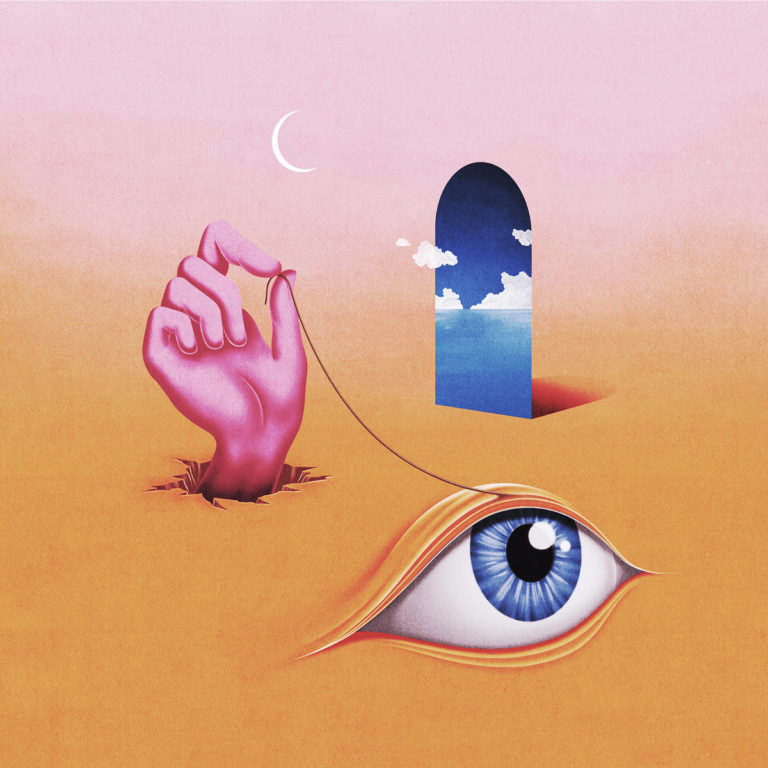 Surreales Artwork mit rosafarbener Hand, die aus dem Boden ragt und einen Faden hält, der zu einem geöffneten Tor mit Himmelblick führt; daneben ein großes blaues Auge im Sand.