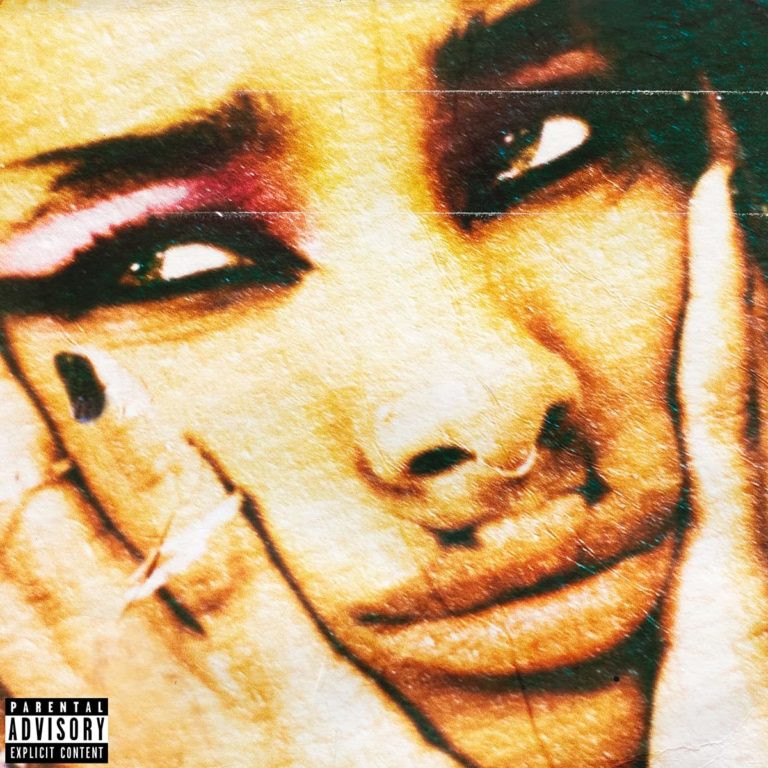 Extrem herangezoomtes, körniges Foto von Willow Smiths Gesicht mit intensivem Blick, geschminkten Augen und einer nachdenklichen Mimik. Die Nahaufnahme wirkt roh, kantig und emotional aufgeladen – passend zum Pop-Punk-Stil des Albums.