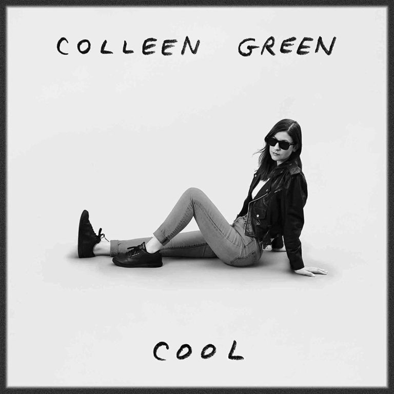 Schwarzweiß-Foto von Colleen Green in Jeans, Lederjacke und Sonnenbrille – minimalistisches Cover des Albums „Cool“ mit handgeschriebener Typo.