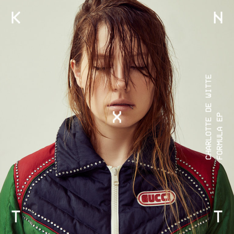 Charlotte de Witte – Formula EP: Drei energiegeladene Techno-Tracks, inspiriert vom Nervenkitzel der Formel 1 und produziert mit kompromissloser Wucht.