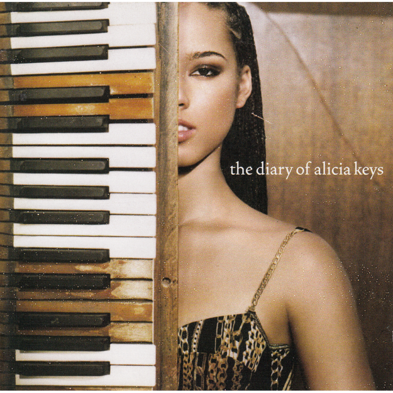Nahaufnahme von Alicia Keys neben einem Klavier, Albumtitel rechts.