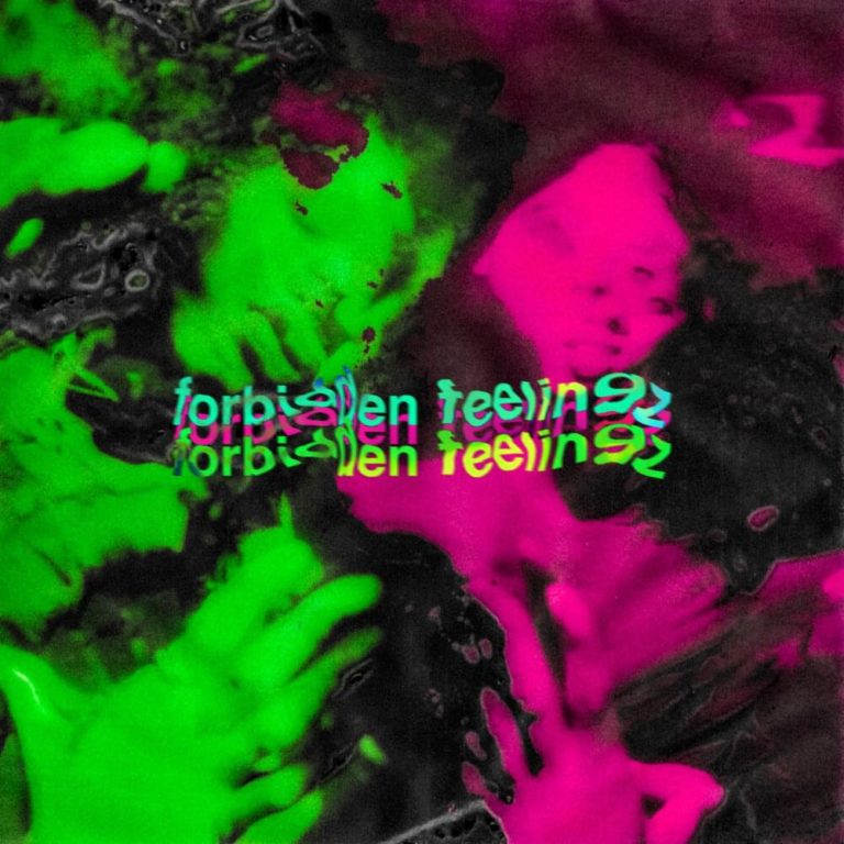 Verschwommene Neonfarbtupfer in Pink und Grün, darüber schwebt mehrfach der Titel „forbidden feelingz“ in türkis-blauer Schrift.