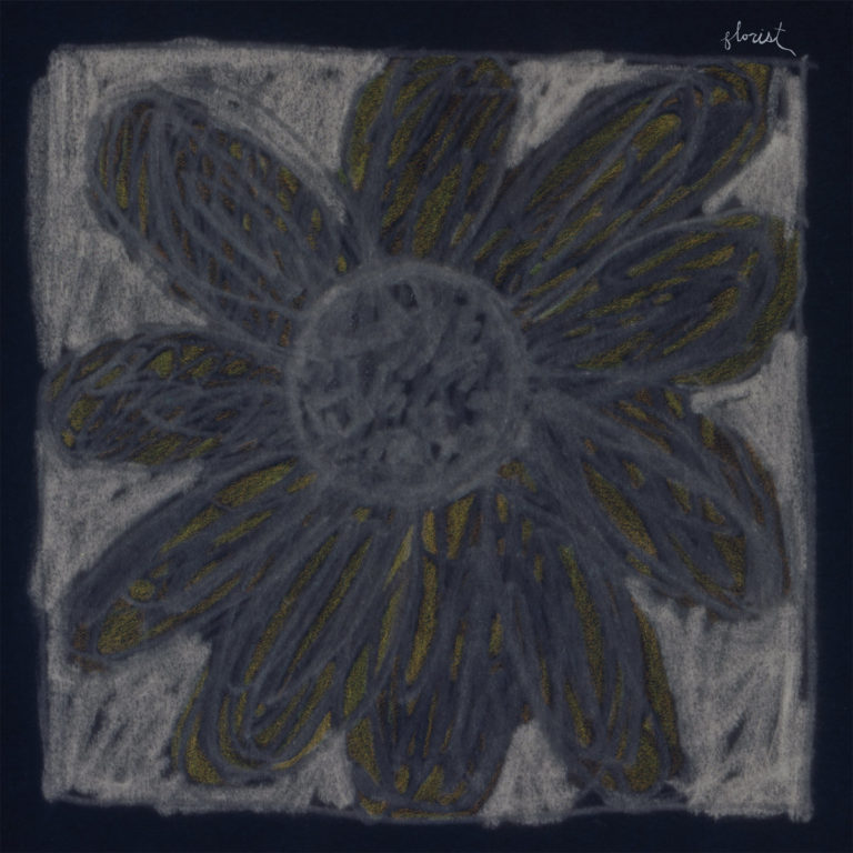 Kreidezeichnung einer stilisierten Blume mit dicken, verwischten Linien in Grau und Gelb auf dunklem Hintergrund – das Cover des Albums „Florist“.
