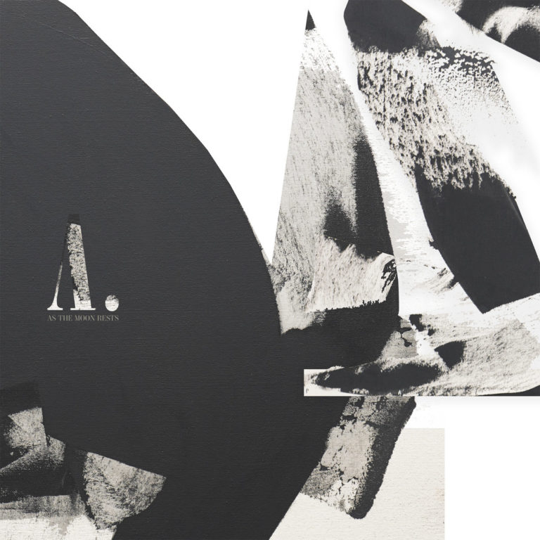 Abstrakte Schwarz-Weiß-Komposition mit Pinselstrukturen und geometrischen Formen – das Albumcover strahlt eine stille, dramatische Gravität aus, reduziert und intensiv zugleich.
