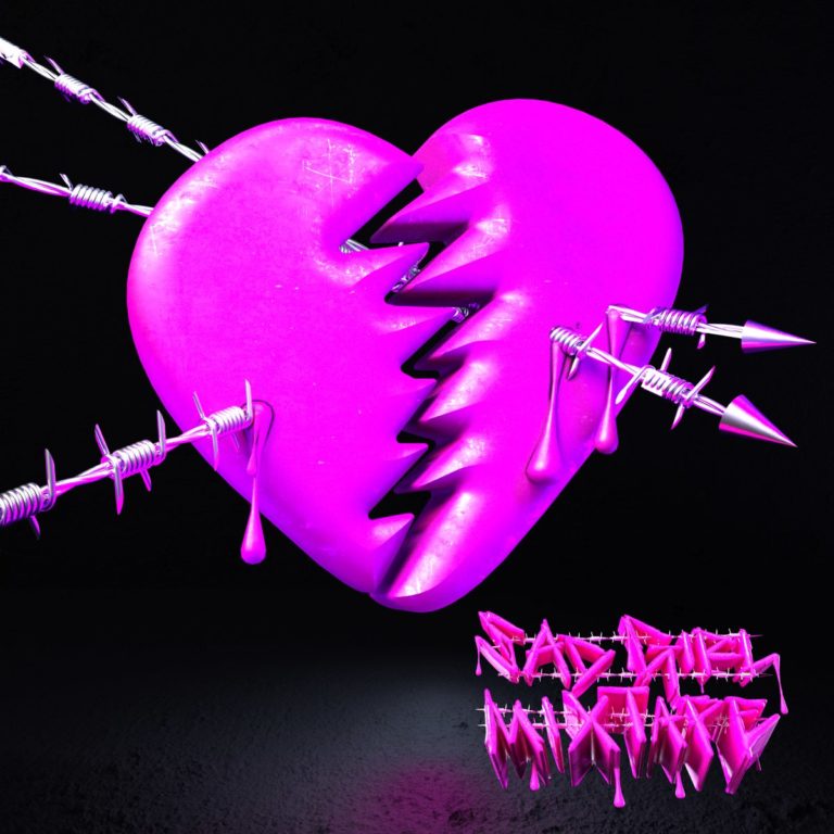 Ein grell-pinkes, gebrochenes 3D-Herz schwebt vor schwarzem Hintergrund. Es ist durchbohrt von silbernen Pfeilen und Stacheldraht, aus dem am unteren Rand auch der Schriftzug „Sad Girl Mixtape“ geformt ist. Die glänzende Oberfläche und übertriebene Farbgebung erinnern an Y2K-Ästhetik im Cybergoth-Stil.