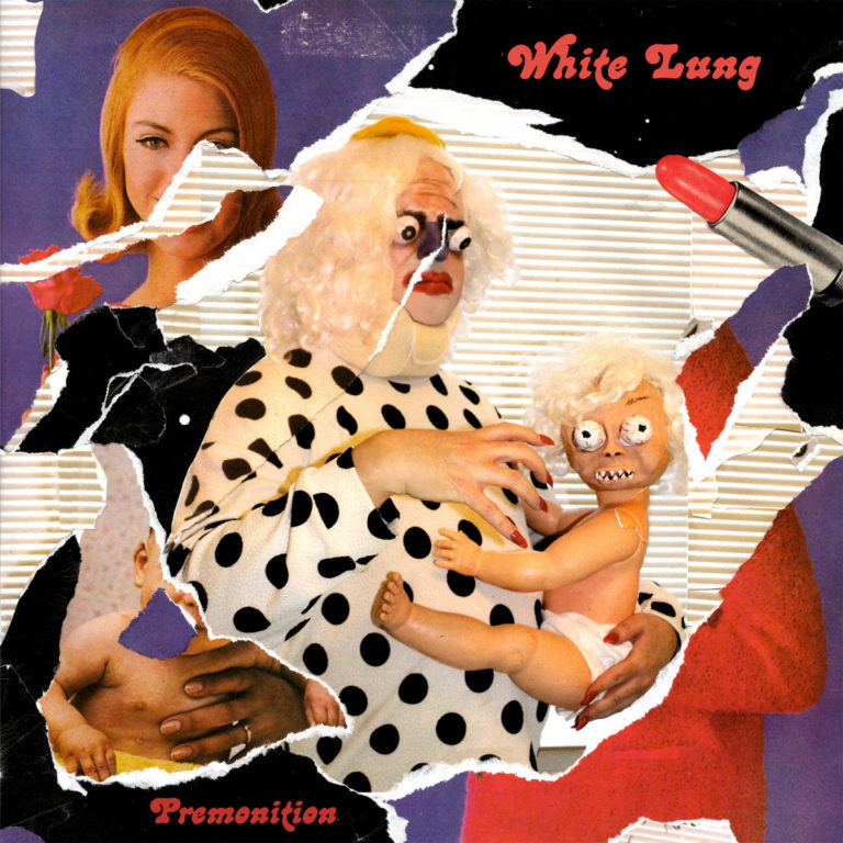 Collageartiges Albumcover mit zerrissenen Elementen: eine Clownfigur in gepunktetem Outfit hält eine groteske Puppe mit weißen Haaren. Umgeben von Frauenköpfen, Babyfotos, einem Lippenstift und Retro-Ästhetik. Die Komposition wirkt bewusst verstörend, chaotisch, trashig und tief symbolisch.