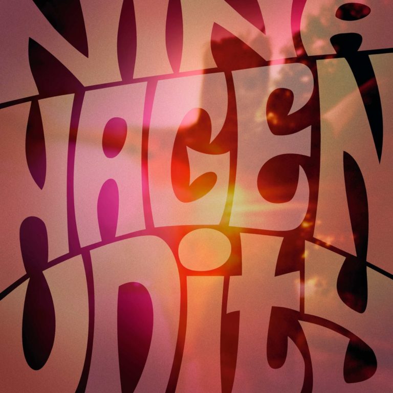 Psychedelisches Cover-Artwork zu „Unity“ von Nina Hagen: Verzerrte Typografie trifft auf warme Lichtreflexe – ein visuelles Echo ihrer genreübergreifenden, spirituellen Protestmusik.