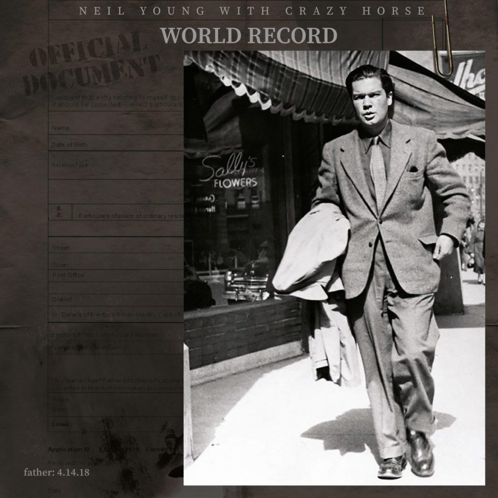 Cover von World Record von Neil Young & Crazy Horse: Ein schwarz-weißes Foto zeigt einen Mann im Anzug (vermutlich Youngs Vater), der entschlossen durch eine Stadtstraße geht. Im Hintergrund ein alter Blumenladen („Sally’s Flowers“). Die Szene wirkt wie ein Moment aus der Vergangenheit, eingefroren zwischen Dokument und Erinnerung – unterlegt mit offizieller Aktenoptik.