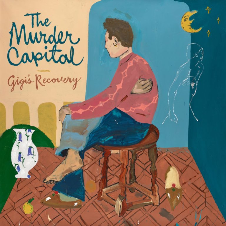 Gemaltes Cover zu „Gigi’s Recovery“ von The Murder Capital: ein Mann sitzt auf einem Hocker in surrealem Raum, melancholisch und symbolträchtig.