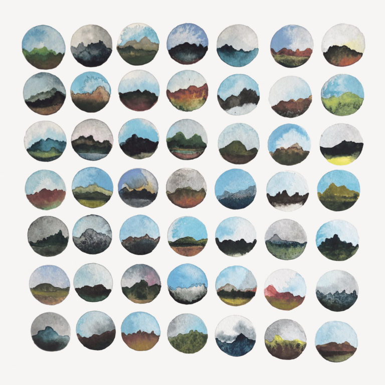 Cover von „Complete Mountain Almanac“ mit 48 runden Aquarelllandschaften in Reihen, jede symbolisiert einen Monat oder Moment im Wandel der Natur