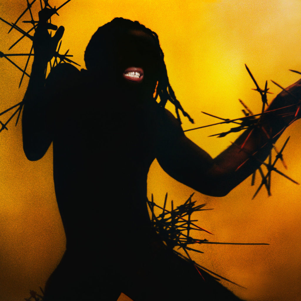 Cover des Albums „Heavy Heavy“ von Young Fathers mit einer dunklen Silhouette vor glühendem Hintergrund, durchzogen von spitzen grafischen Formen