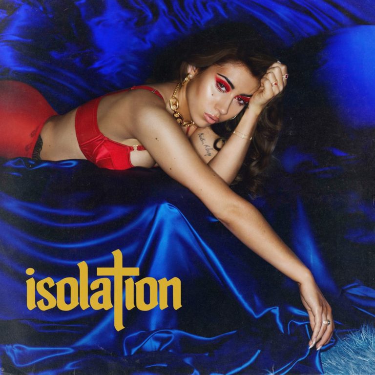 Frau in rotem Outfit liegt auf blauem Satin mit Albumtitel Isolation.