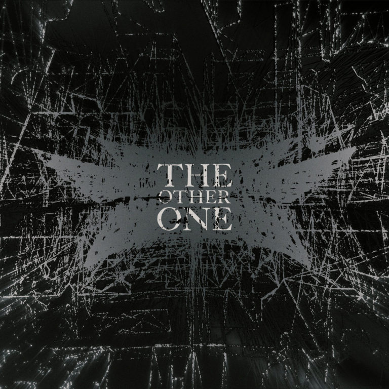 Cover des Albums „THE OTHER ONE“ von BABYMETAL – graue Schrift auf schwarzem, digital fragmentiertem Hintergrund mit futuristisch-abstrakten Linien.