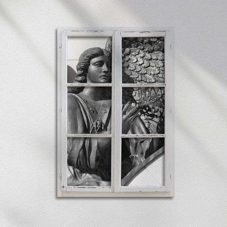 Albumcover von „Angels in Science Fiction“ zeigt ein antik anmutendes Engelsbild hinter einem altweißen Fensterrahmen auf weißer Wand.