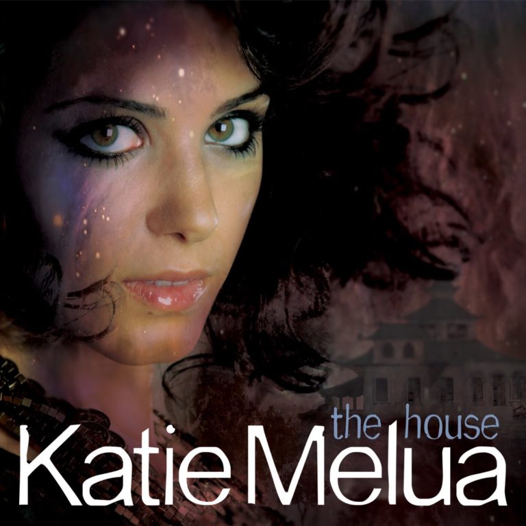 Albumcover von Katie Melua mit einem Portrait der Sängerin vor einem mystischen Hintergrund.