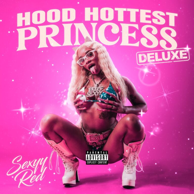 Sexyy Red in pinker Fantasiewelt auf dem Cover von Hood Hottest Princess – Deluxe-Version; posierend mit Krone, Boots und provokantem Blick.