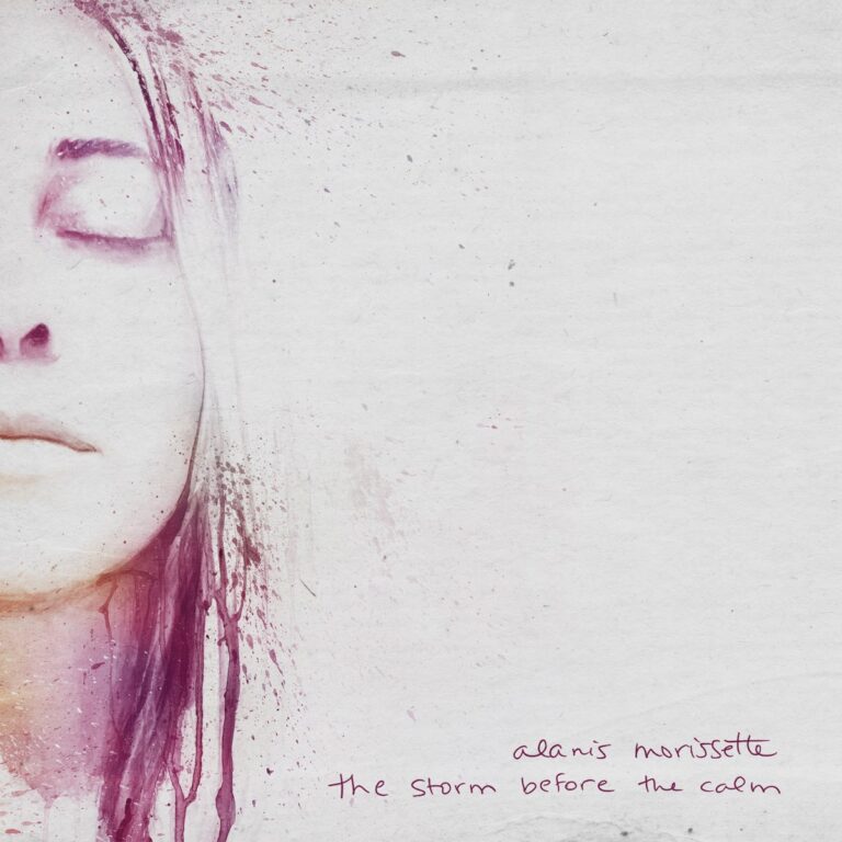 Das Albumcover „the storm before the calm“ von Alanis Morissette zeigt eine pastellfarbene Aquarellzeichnung eines entspannten Gesichts mit geschlossenen Augen auf hellem Hintergrund, der Titel und Name sind handschriftlich in der unteren rechten Ecke.