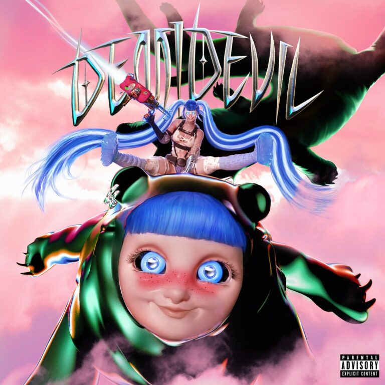 Albumcover von Ashnikko – Demidevil: Surreales, pinkes Artwork mit einer Cartoon-Puppe im grünen Latex-Outfit, geritten von einer futuristischen, blauhaarigen Figur mit Zwillingszöpfen und Wasserpistole.