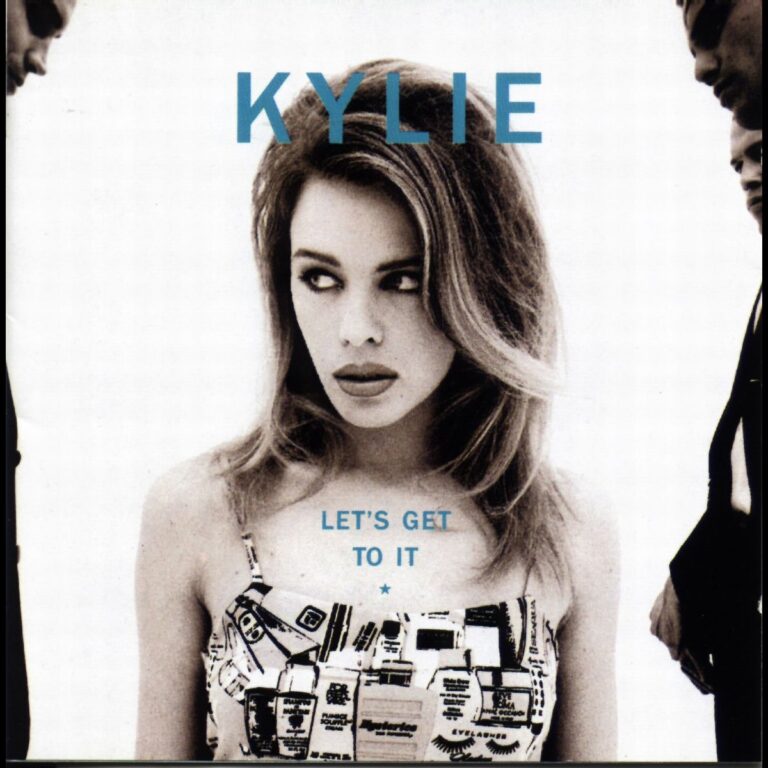 Kylie Minogue in schwarz-weißem Porträt mit Schriftzug Lets Get to It.