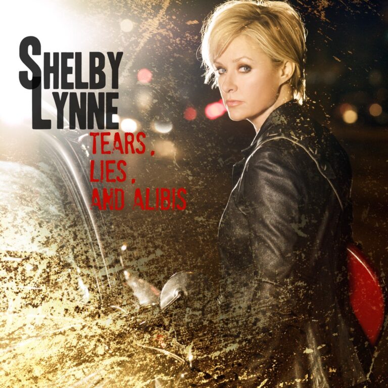Albumcover von Shelby Lynne mit der Künstlerin in einem Lederjacke vor verschwommenem Hintergrund.