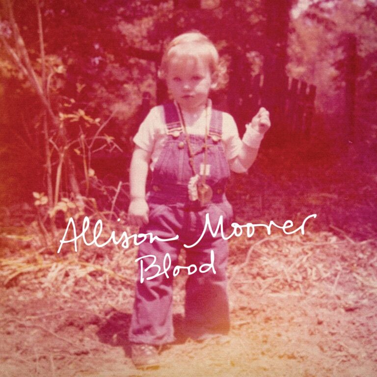 Kind in Latzhose steht im Freien, umgeben von Pflanzen, mit dem Schriftzug Allison Moorer Blood.
