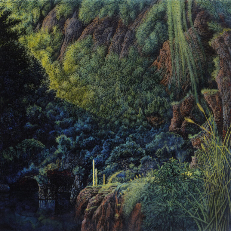 Fantasievolle, dichte Waldlandschaft mit übernatürlichem Licht – Cover von Marina Herlops Album „Nekkuja“, geheimnisvoll und organisch zugleich.