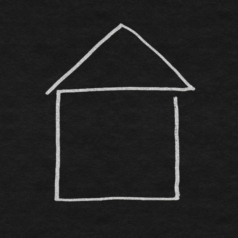 Schwarzes Albumcover mit weißer, skizzenhafter Hauszeichnung – minimalistisches Artwork zu Abstract Concrete von Charles Hayward.