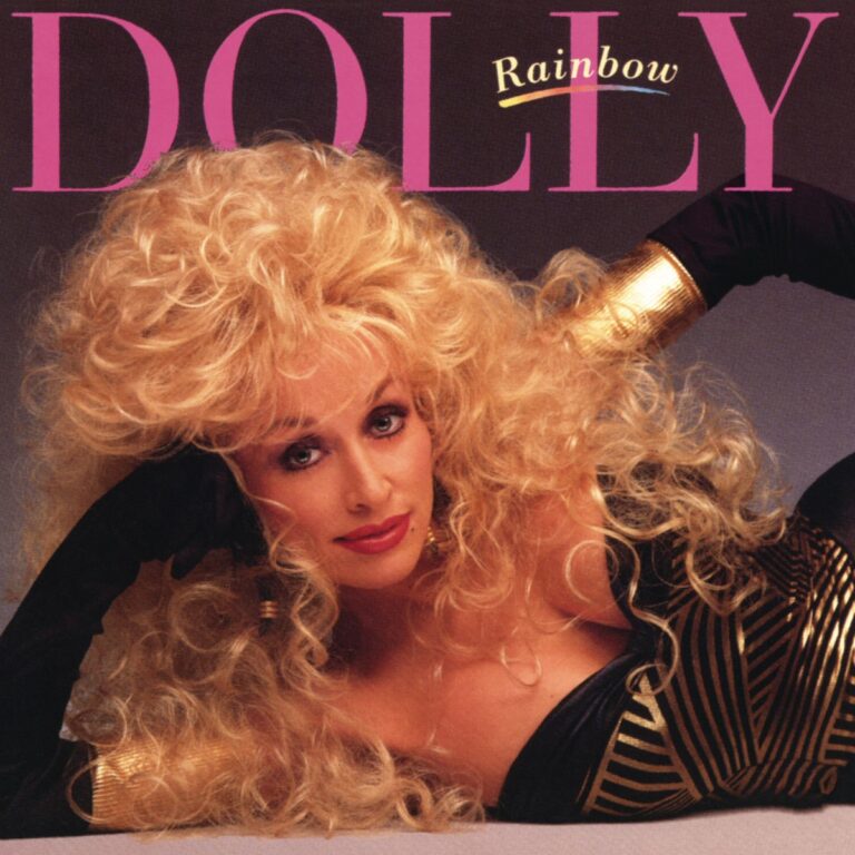 Dolly Parton posiert in einem glamourösen Outfit mit lockigem Haar auf dem Cover ihres Albums Rainbow.