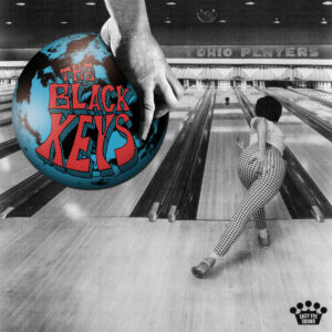 Retro-inspiriertes Cover des Albums Ohio Players von The Black Keys mit Bowlingbahn und stilisierter Schrift auf Bowlingkugel.