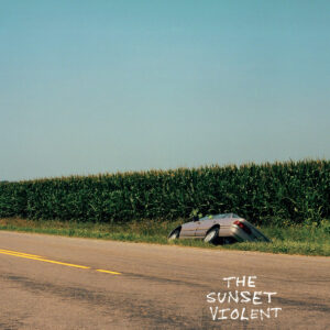 Albumcover von Mount Kimbie – The Sunset Violent zeigt ein halb im Maisfeld versunkenes Auto an einer verlassenen Landstraße unter klarem Himmel.