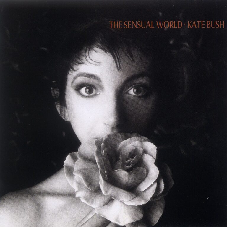 Albumcover von Kate Bush mit einer Frau, die eine Rose hält und in die Kamera schaut.