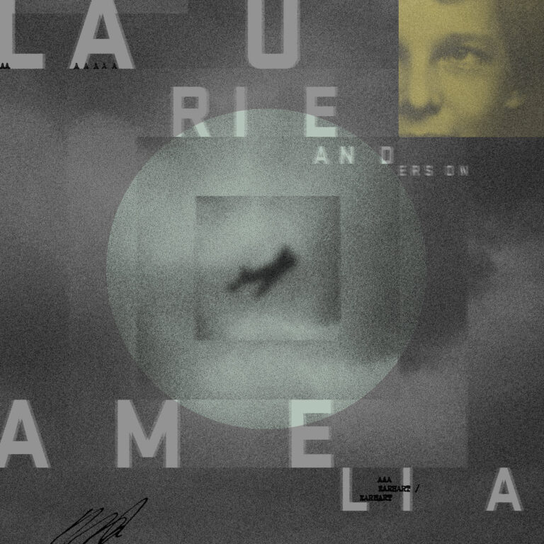 Cover des Albums Amelia von Laurie Anderson: Eine grafisch-abstrakte Collage aus verschwommenem Flugzeugschatten, typografischen Fragmenten und einem Porträt von Amelia Earhart in gedecktem Grau-Gelb.