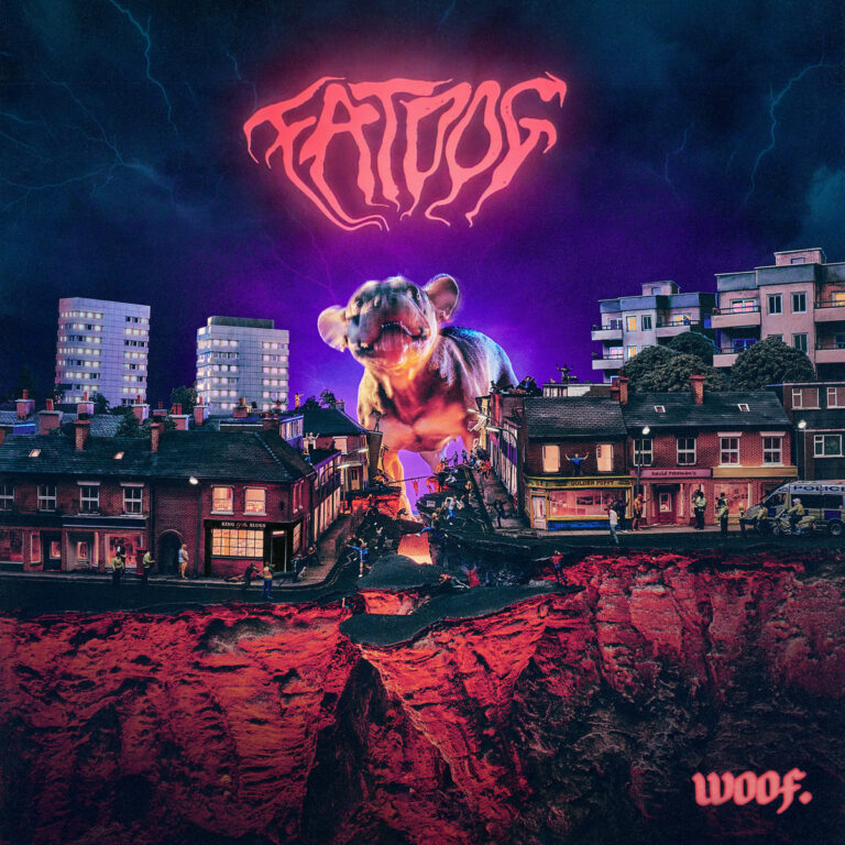 Albumcover zu "WOOF." von Fat Dog: ein gigantischer Hund thront in Monsterfilm-Ästhetik über einem Häusermeer, der Boden darunter klafft rot auf.