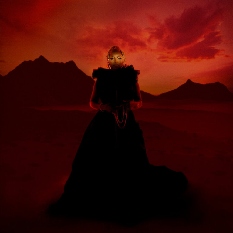 Die Musikerin Nubya Garcia in einem langen schwarzen Kleid vor blutrotem Himmel und dunklen Bergsilhouetten – Albumcover zu „Odyssey“.
