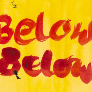 Albumcover von Below a Massive Dark Land mit handgemalter Schrift in Rot auf leuchtend gelbem Hintergrund – roh, kontrastreich und ausdrucksstark.