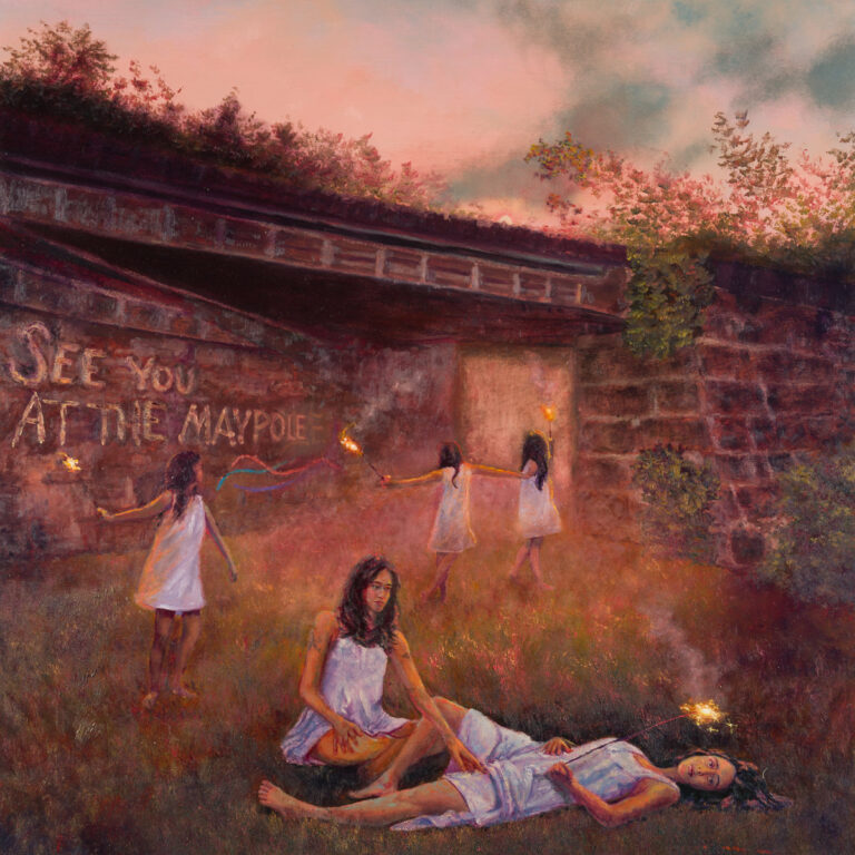 Malerei von jungen Frauen in weißen Kleidern mit Fackeln vor einer Eisenbahnbrücke; eine Inschrift „See You At The Maypole“ – Cover des Albums von Half Waif.