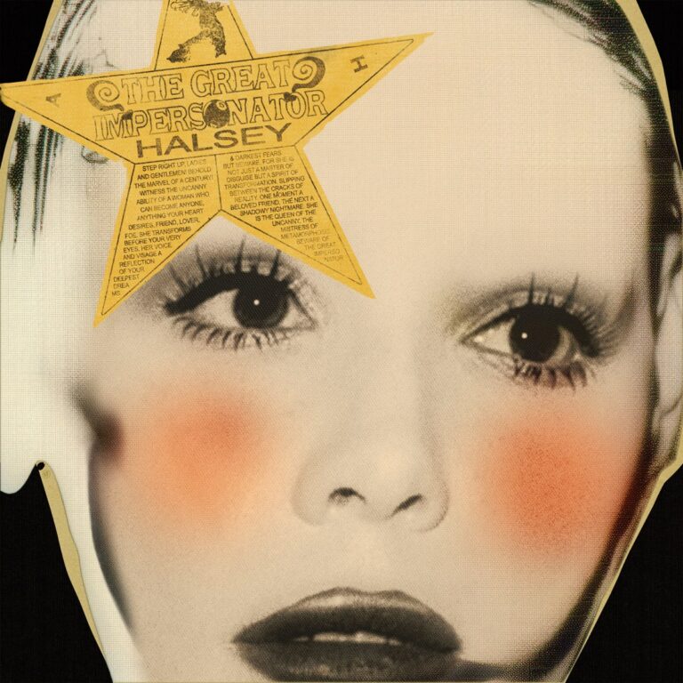 Albumcover mit Nahaufnahme eines weiblichen Gesichts in Schwarz-Weiß mit stark geröteten Wangen; darüber ein gelber Stern mit dem Text „The Great Impersonator Halsey“.