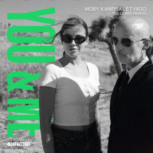 Schwarz-weißes Cover zu „You & Me (SG Lewis Remix)“ von Moby x Anfisa Letyago, mit beiden Künstlern in Sonnenbrillen vor wüstenartiger Kulisse, grüner Schriftzug.